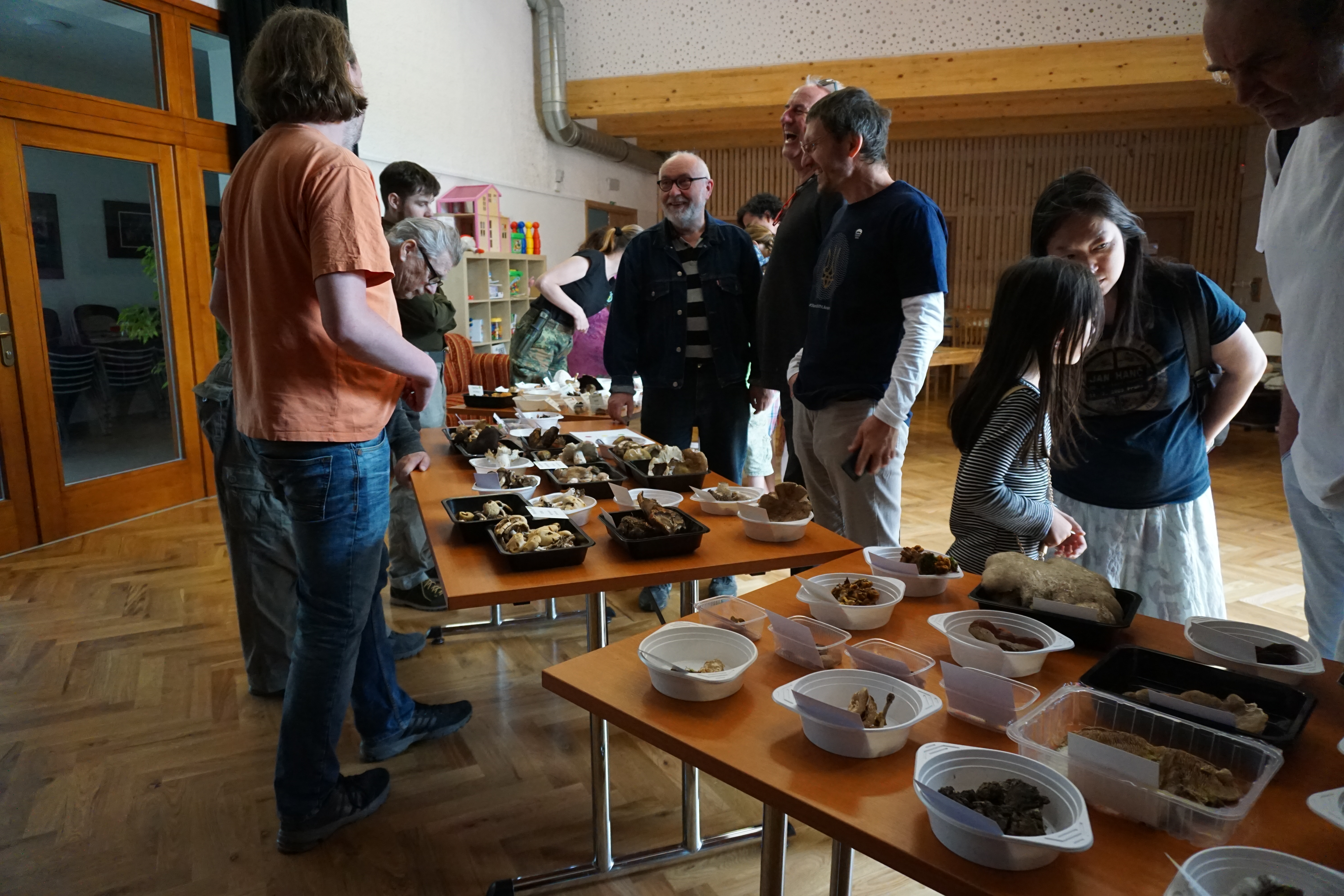 Účastníci akce Jarní výstava hub.